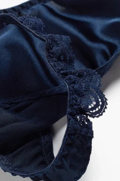 G-String van Zijde en Kant
