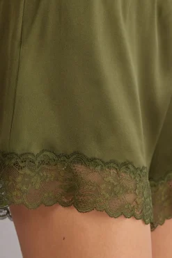 Korte Broek van Zijde met Kant