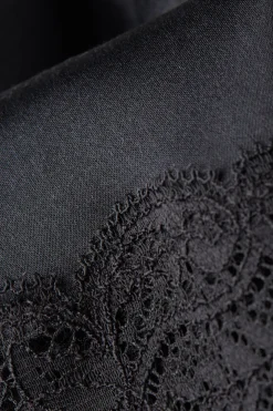 Korte Broek van Zijde met Kant