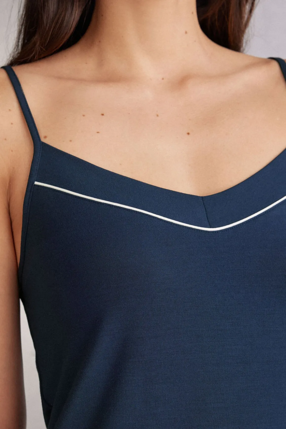 Micromodale top met smalle bandjes
