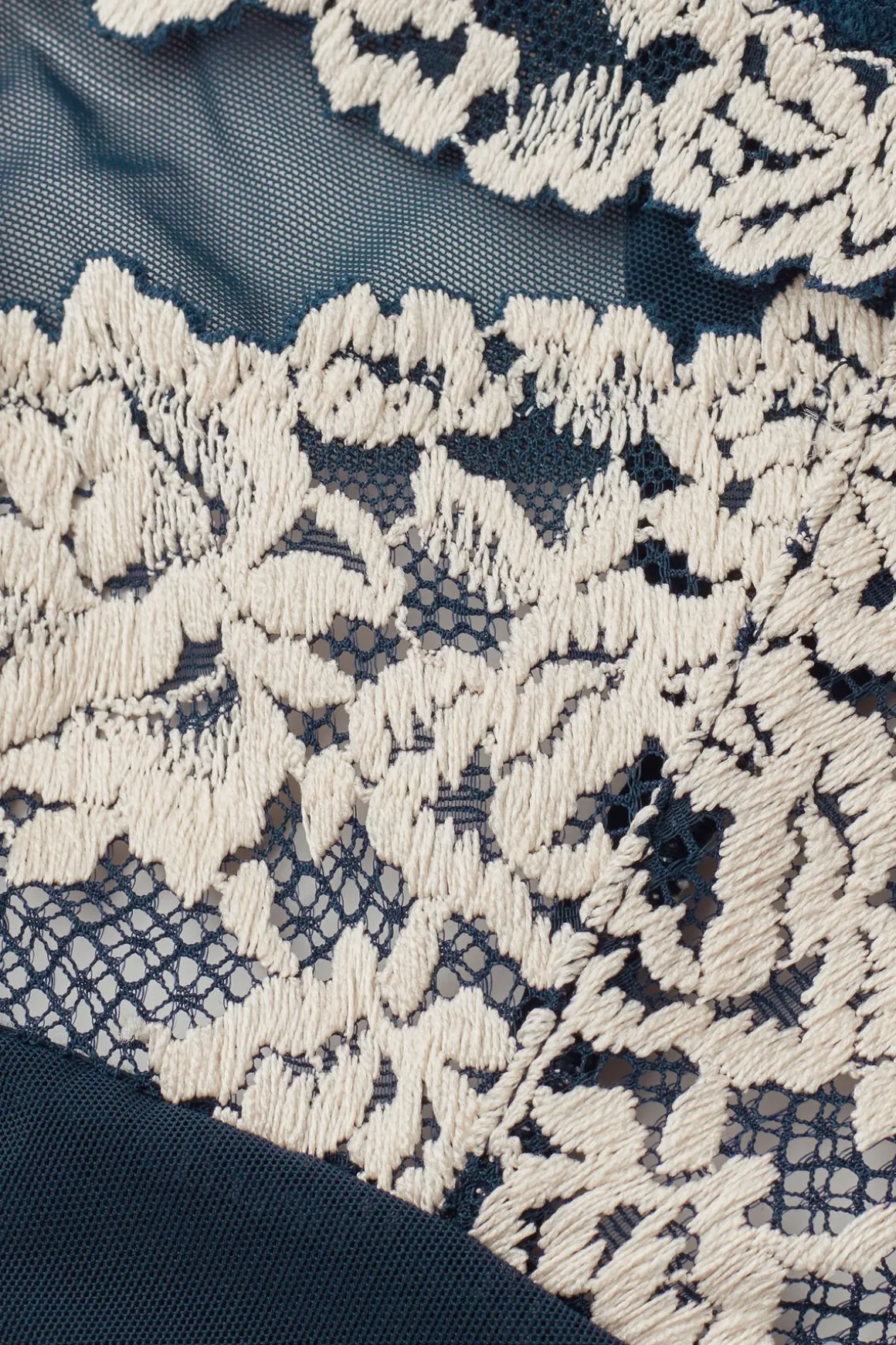 Pretty Flowers Pure Joy String met Volants