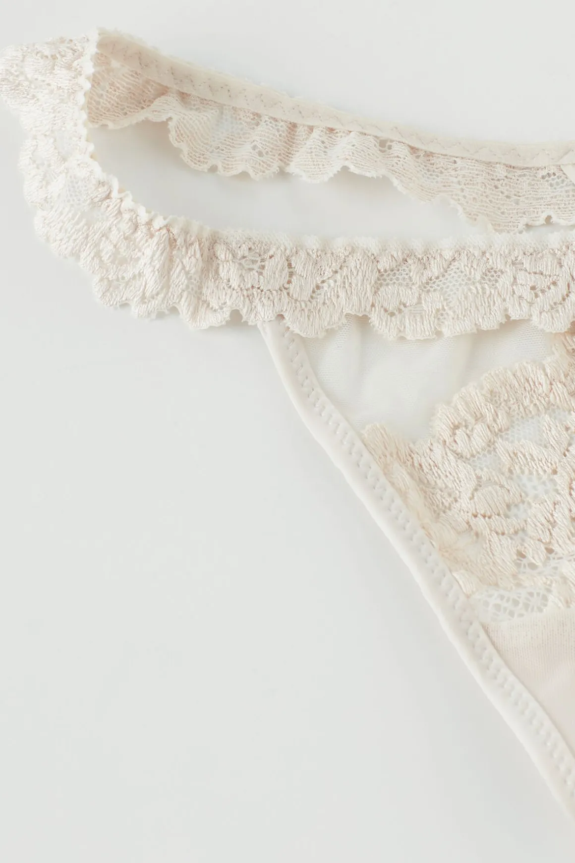 Pretty Flowers Pure Joy String met Volants