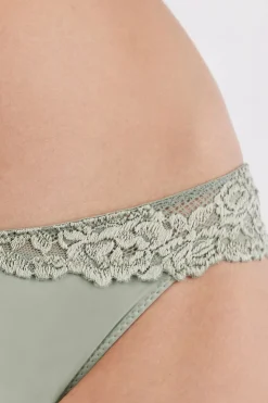 Pretty Flowers Slip