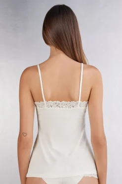 Pretty Flowers Top in Modal