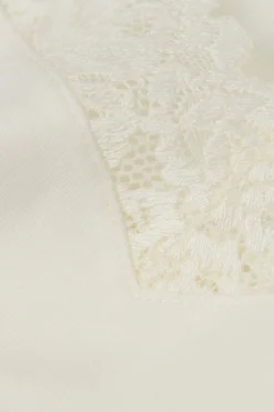 Pretty Flowers Top in Modal