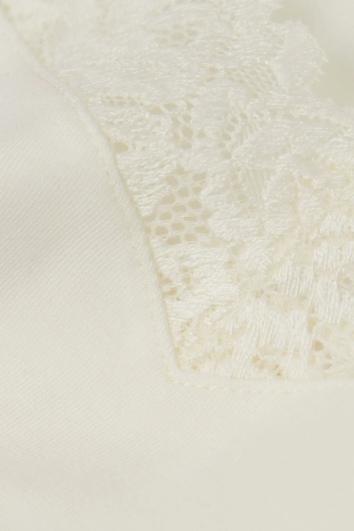 Pretty Flowers Top in Modal