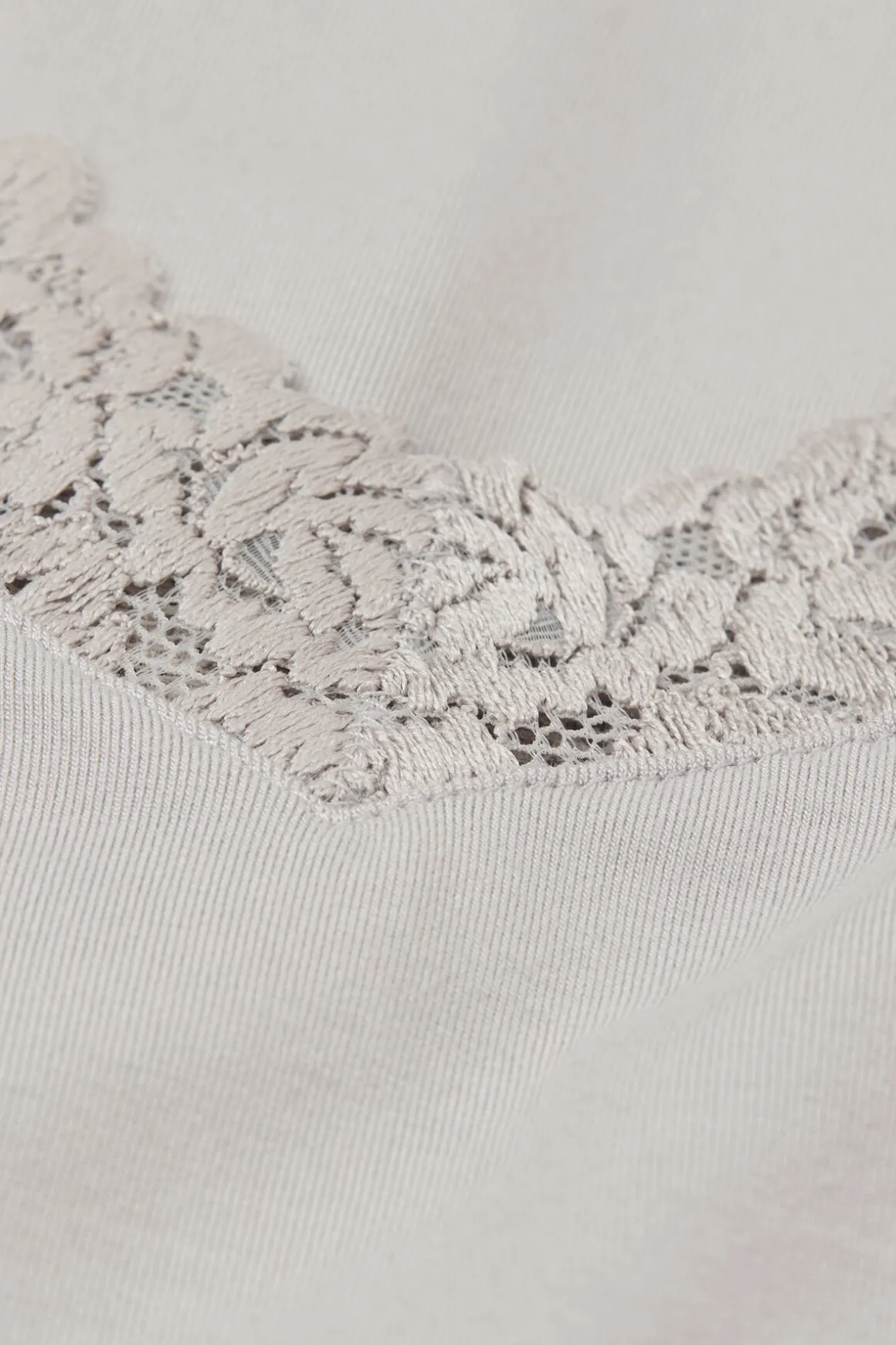 Pretty Flowers Top in Modal