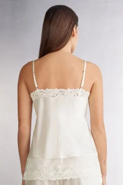 Pretty Flowers Top met Dunne Schouderband van Satijn