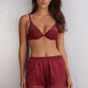 Short van Zijde met Kant She is a Classic