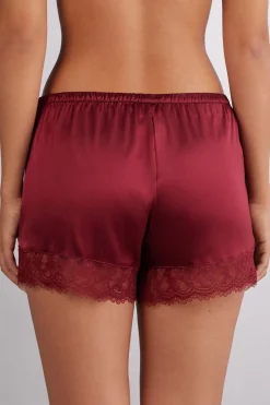 Short van Zijde met Kant She is a Classic