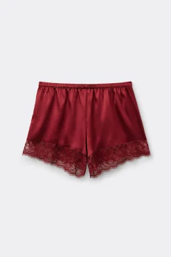 Short van Zijde met Kant She is a Classic